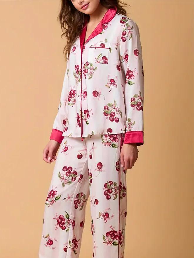 Lichtroze gestreepte kersenprint pyjama set