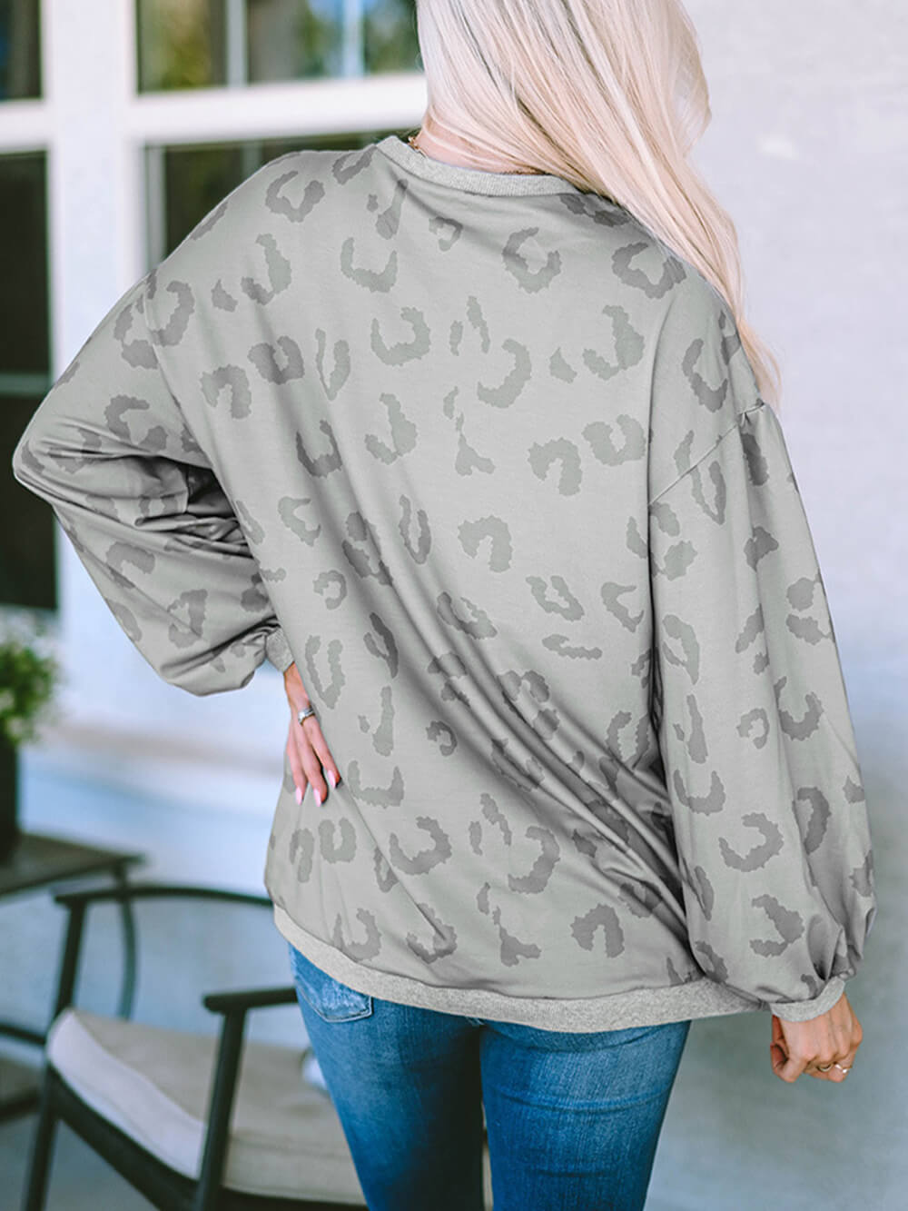 Off-shoulder sweatshirt met luipaardprint