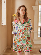 Witte korte loungewearset van ijszijde met bostuinprint