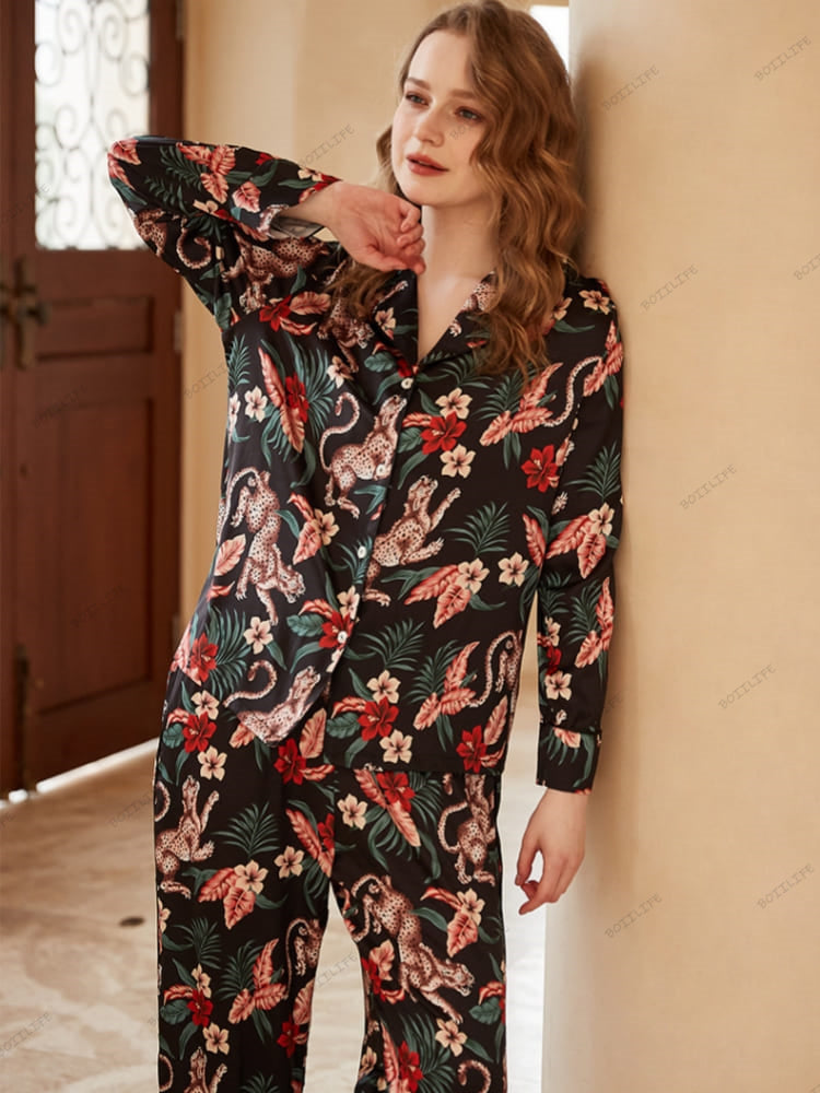 Loungewear-set met lange mouwen van ijszijde met Jaguar en bloemenprint