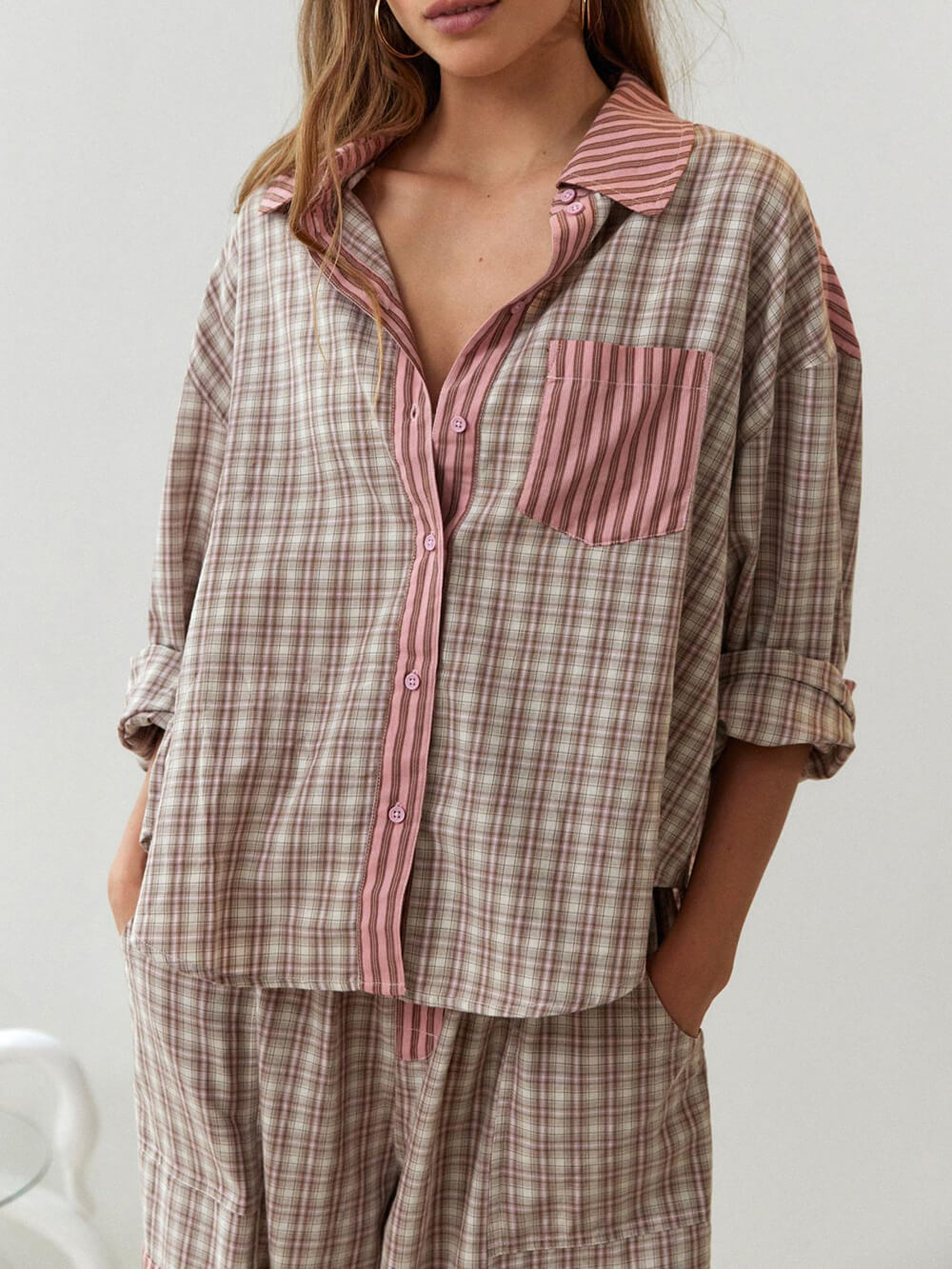 Roze pyjamaset met losse splitten