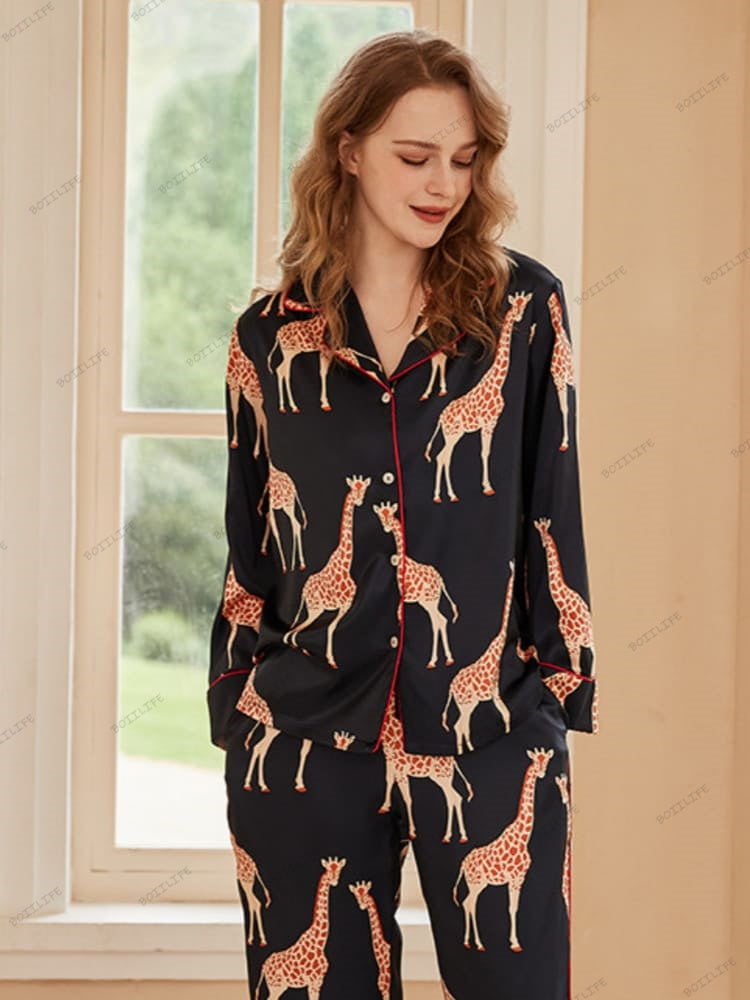 Zwarte pyjamaset met lange mouwen van ijszijde met giraffeprint