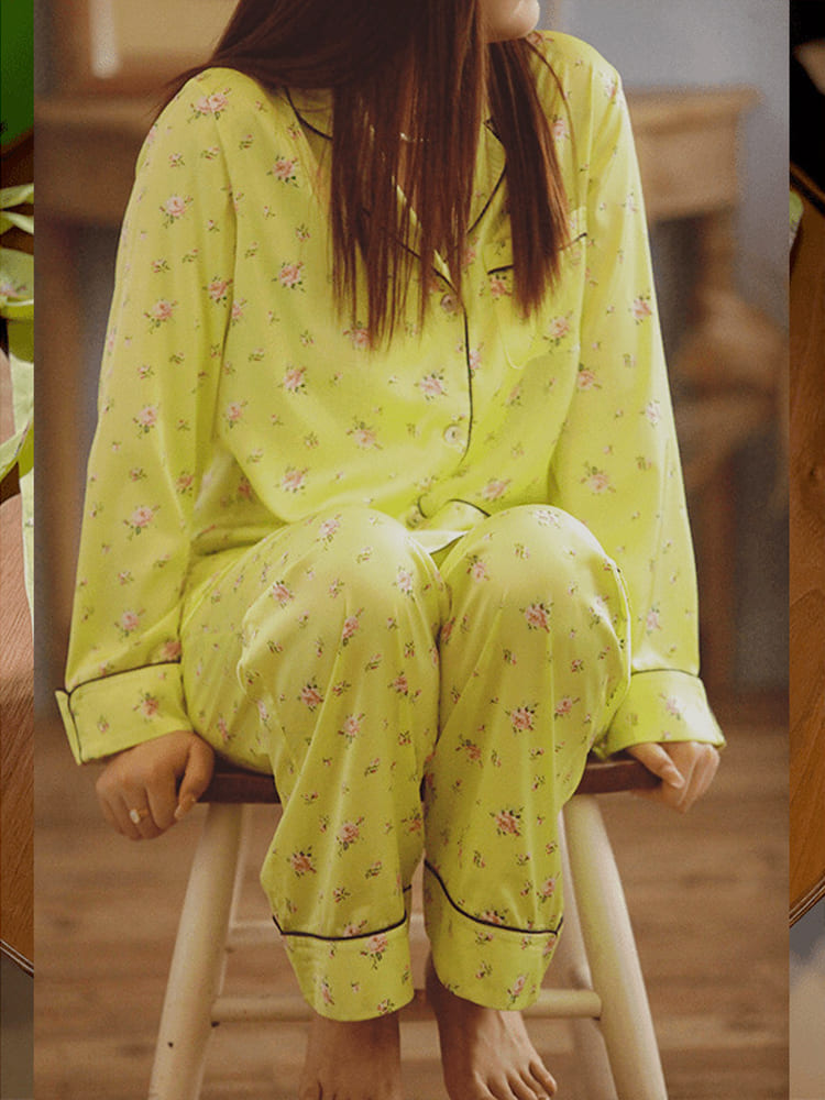 Fluorescerend groene pyjamaset met lange mouwen en bloemenmotief