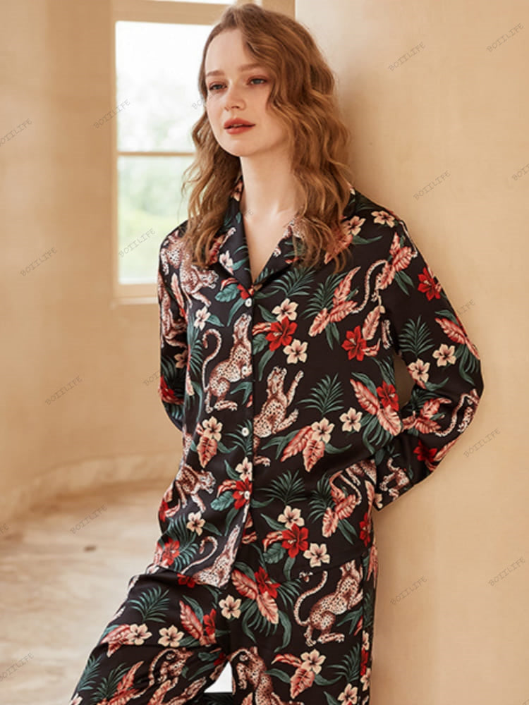 Loungewear-set met lange mouwen van ijszijde met Jaguar en bloemenprint