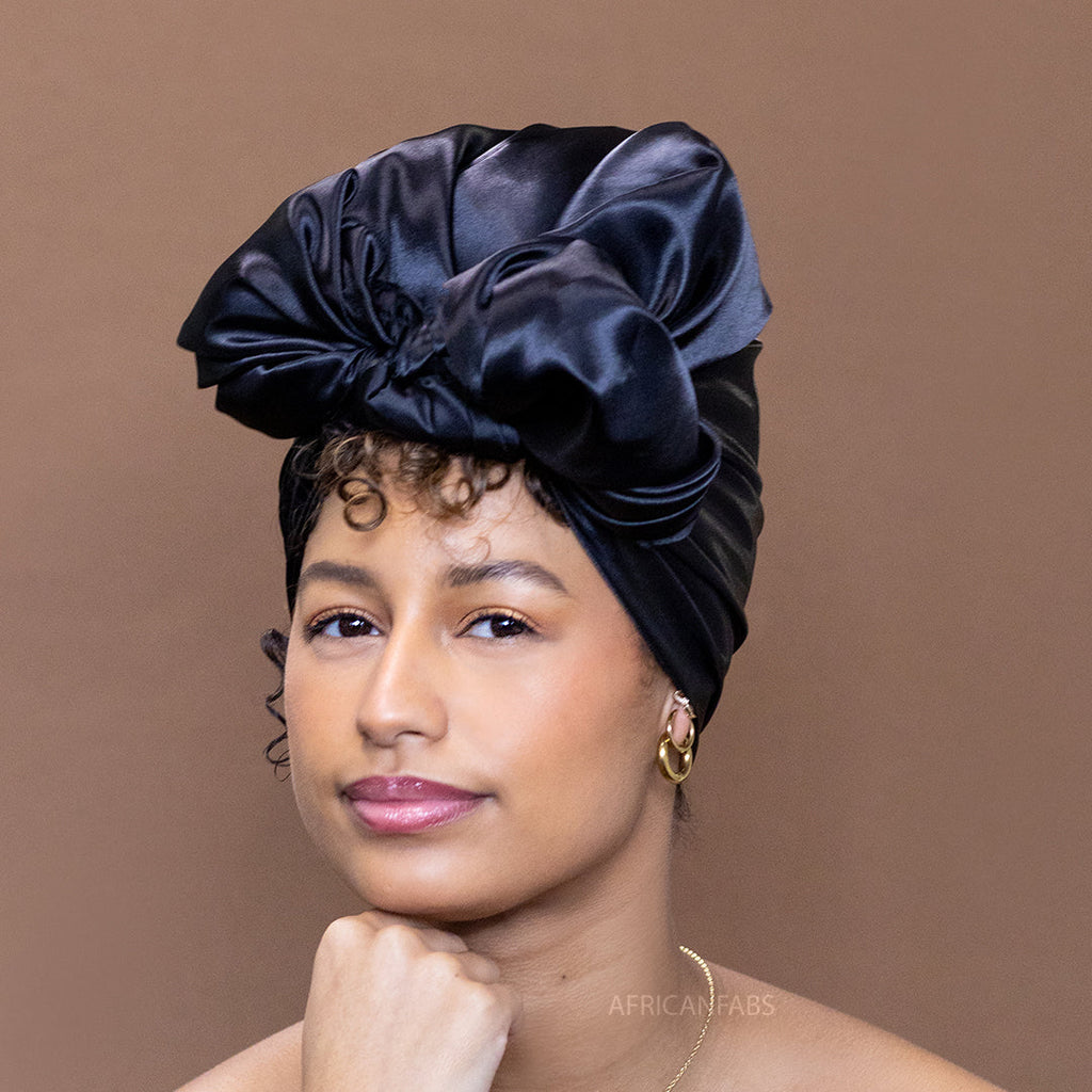 Zwarte satijnen sjaal / bandana / vierkante hoofddoek