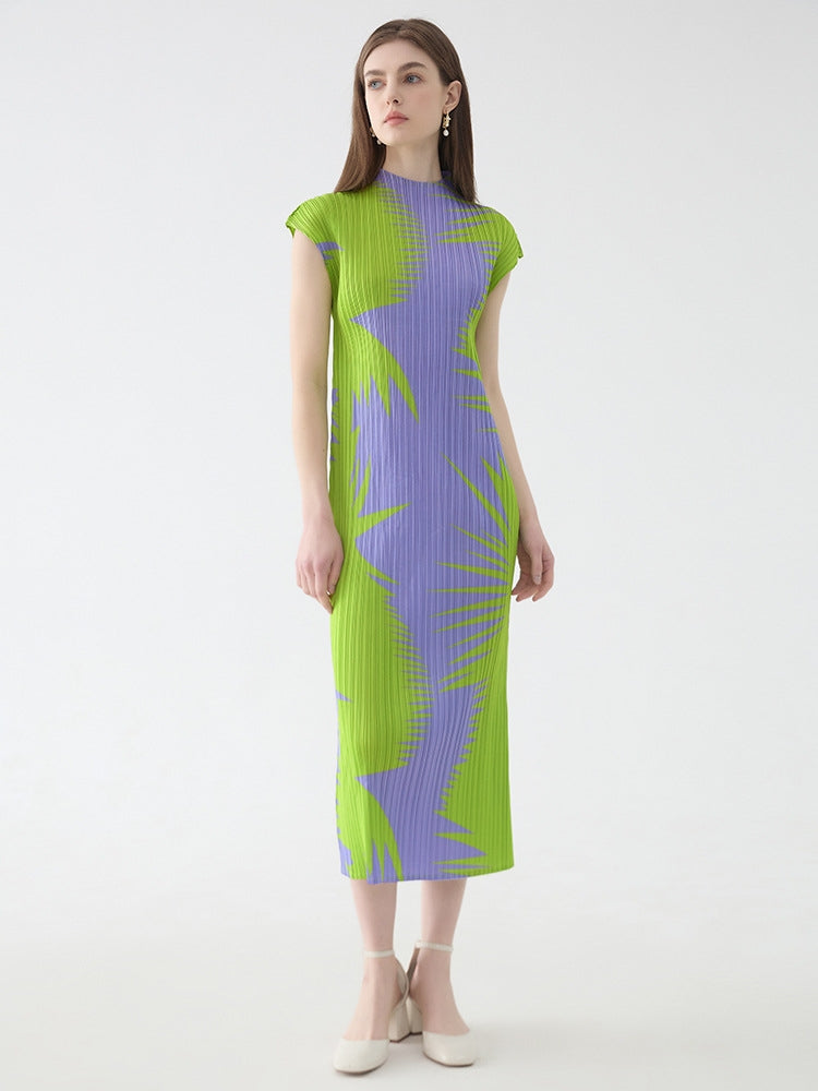 Geplooide mouwloze slim-fit jurk met coltrui