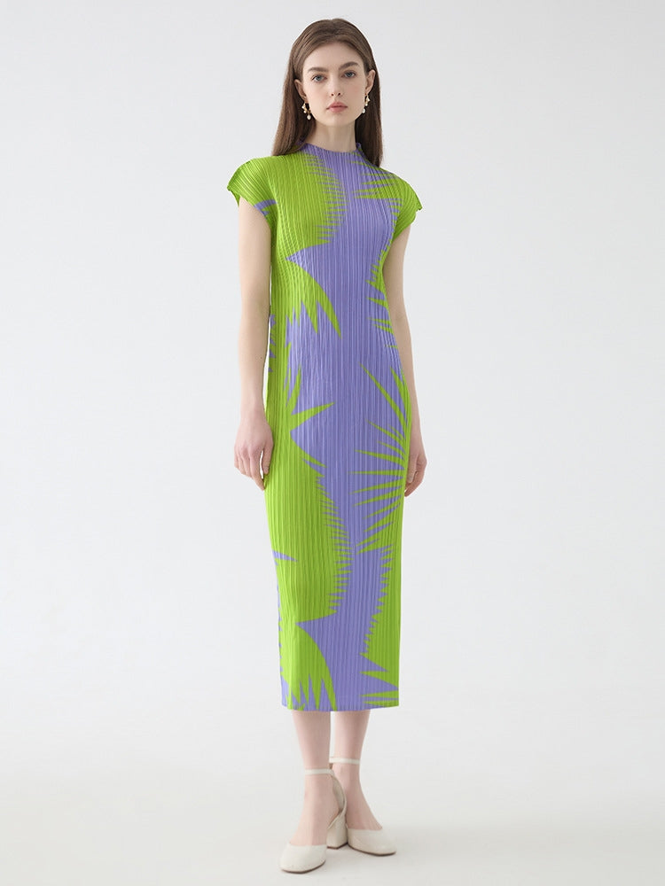 Geplooide mouwloze slim-fit jurk met coltrui