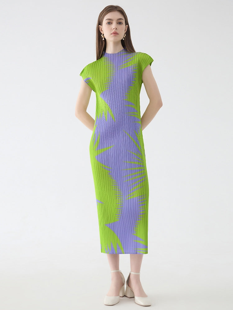 Geplooide mouwloze slim-fit jurk met coltrui