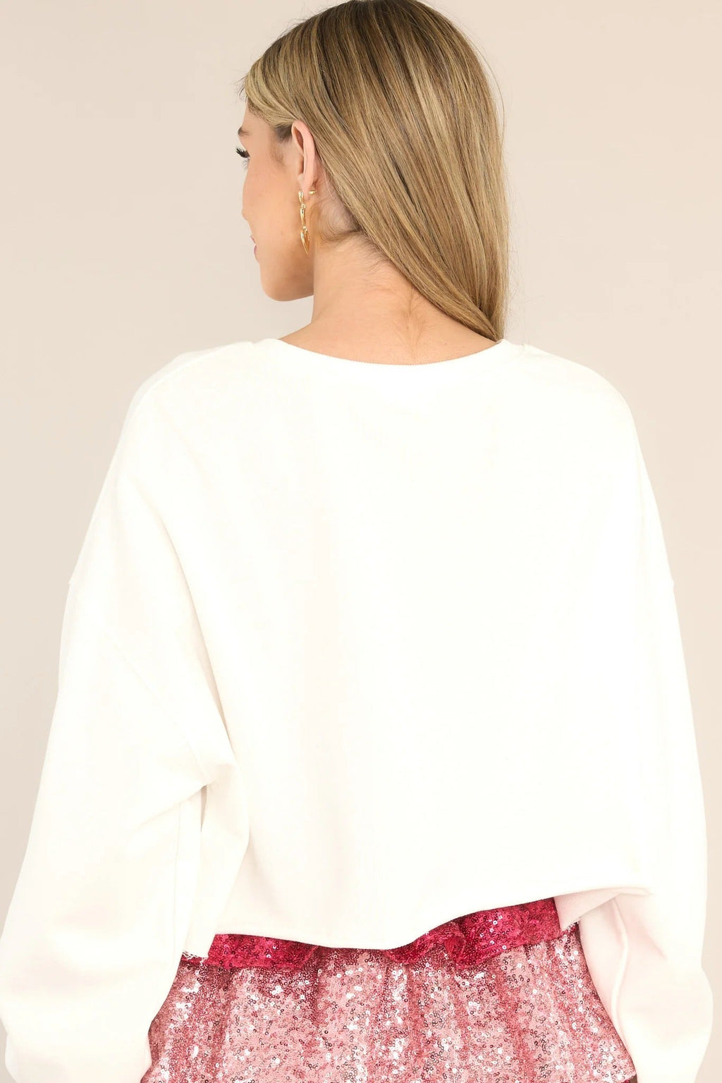 Gedacht aan je wit XOXO bijgesneden sweatshirt